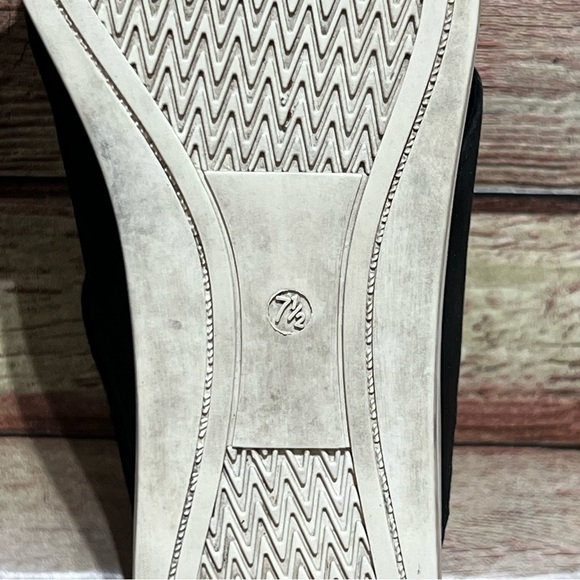 Eileen Fisher Spa Strap Sandals - Picture 6 of 7